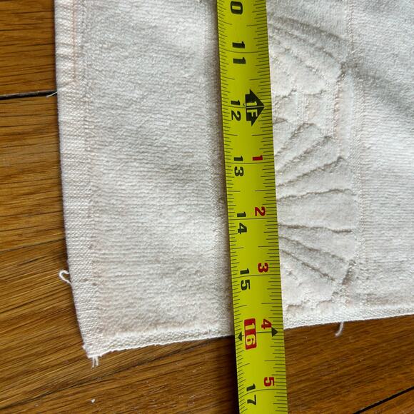 Vintage Fieldcrest Seashell Hand Towel – Soft Peach Cotton, Made in USA - Picture 12 of 13